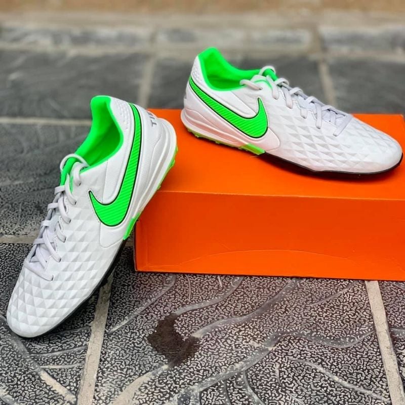 Giày đá bóng Nike Tiempo